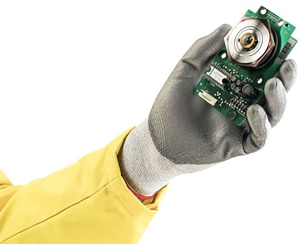 Găng tay chống tĩnh điện Ansell EDGE 48-140 sử dụng trong sản xuất linh kiện điện tử